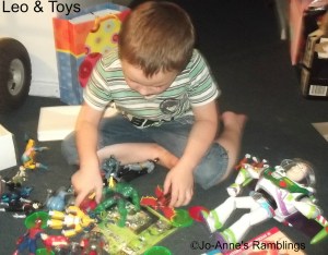 Leo & Toys